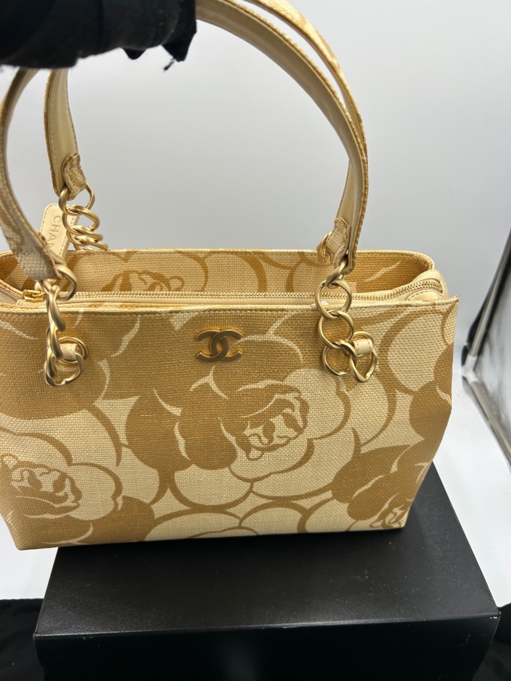 ****************Women’s Chanel Camellia Printed Raffia Chain Tote Bag. - Picture 3 of 15